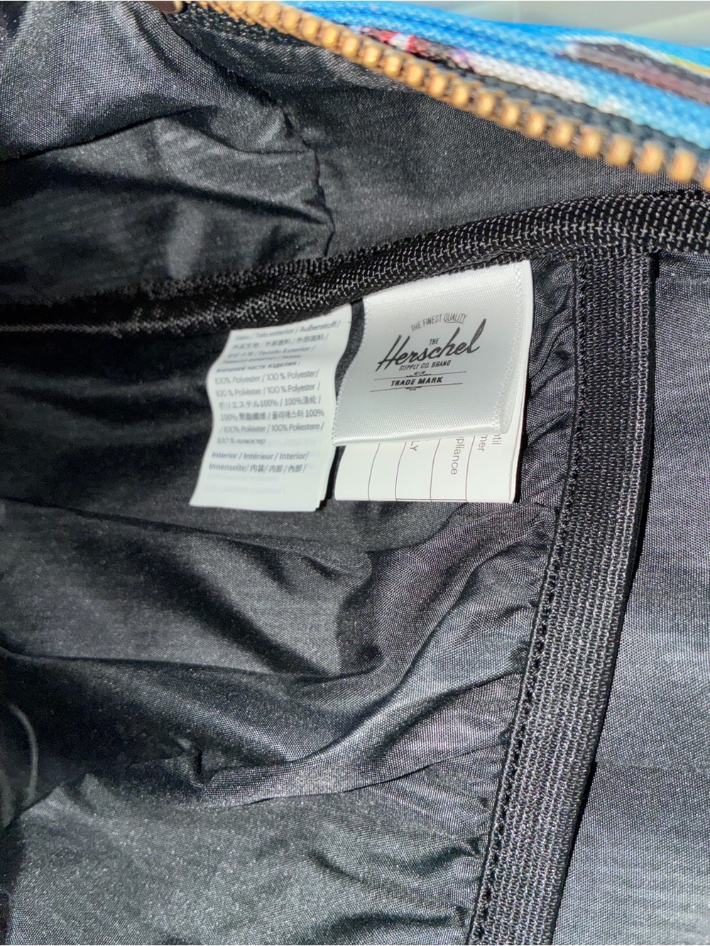 Herschel Supply Co. x Jean-Michel Basquiat Nova Mid-Volume Backpack, limited ed. - Picture 12 of 16